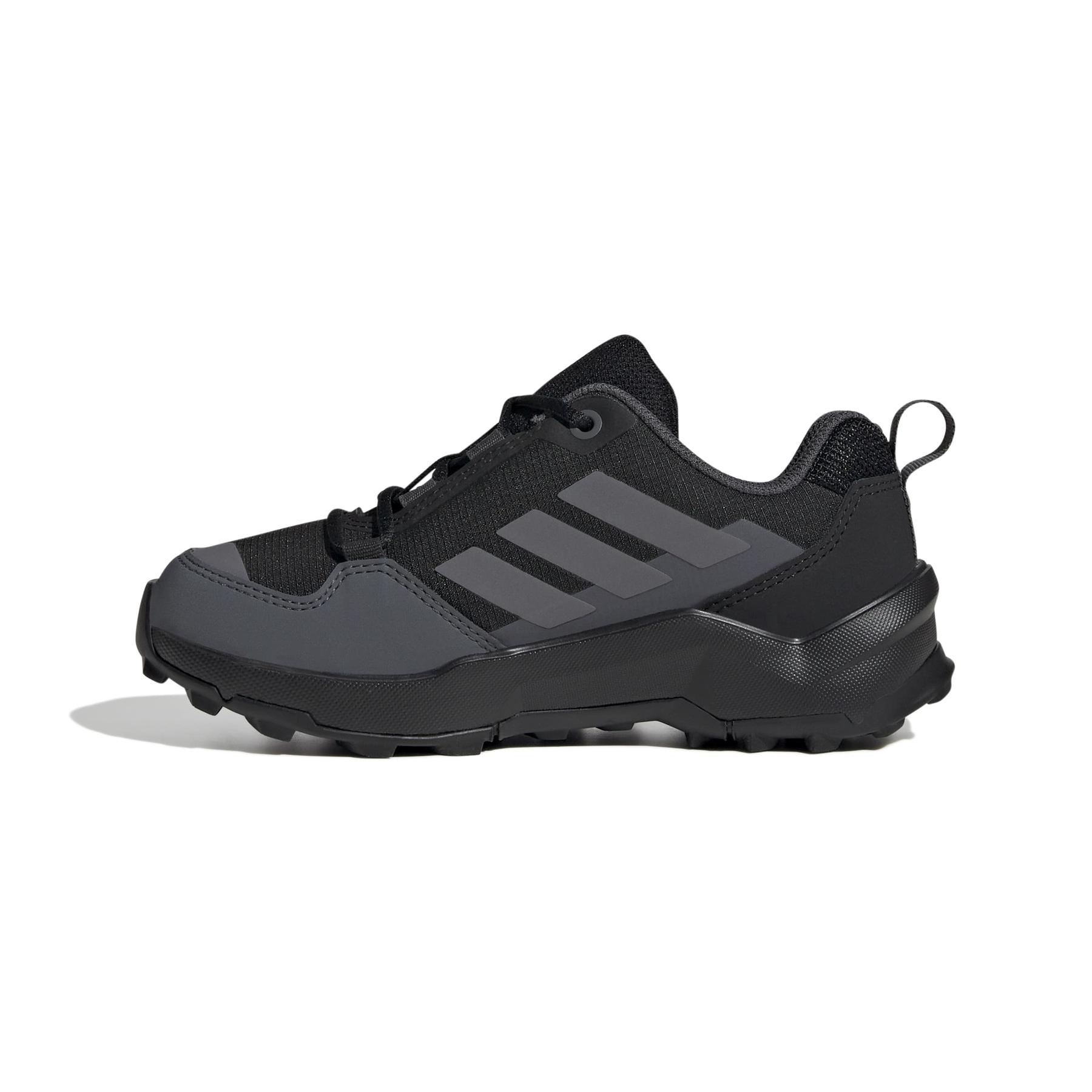 product/a/d/adidas_ji0917_5_footwear_photography_side_medial_center_view_white-nw091625.jpg